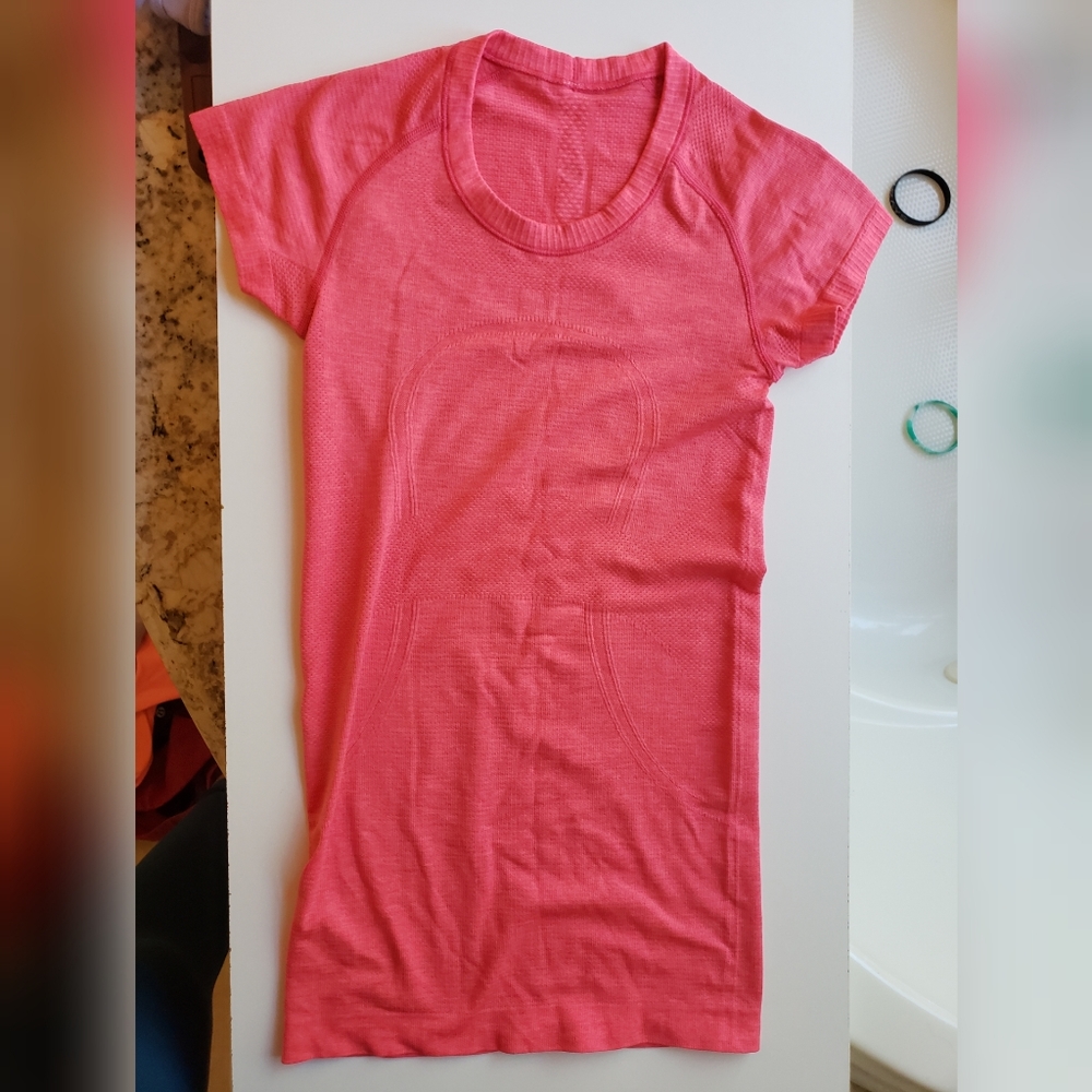 Swiftly Tech shirt short sleeve crew shirt